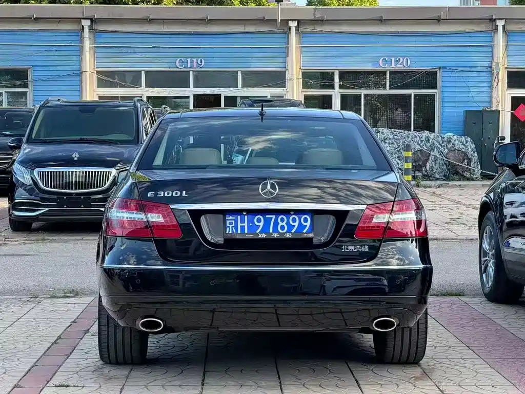 Mercedes-Benz E-Class — миниатюра 8