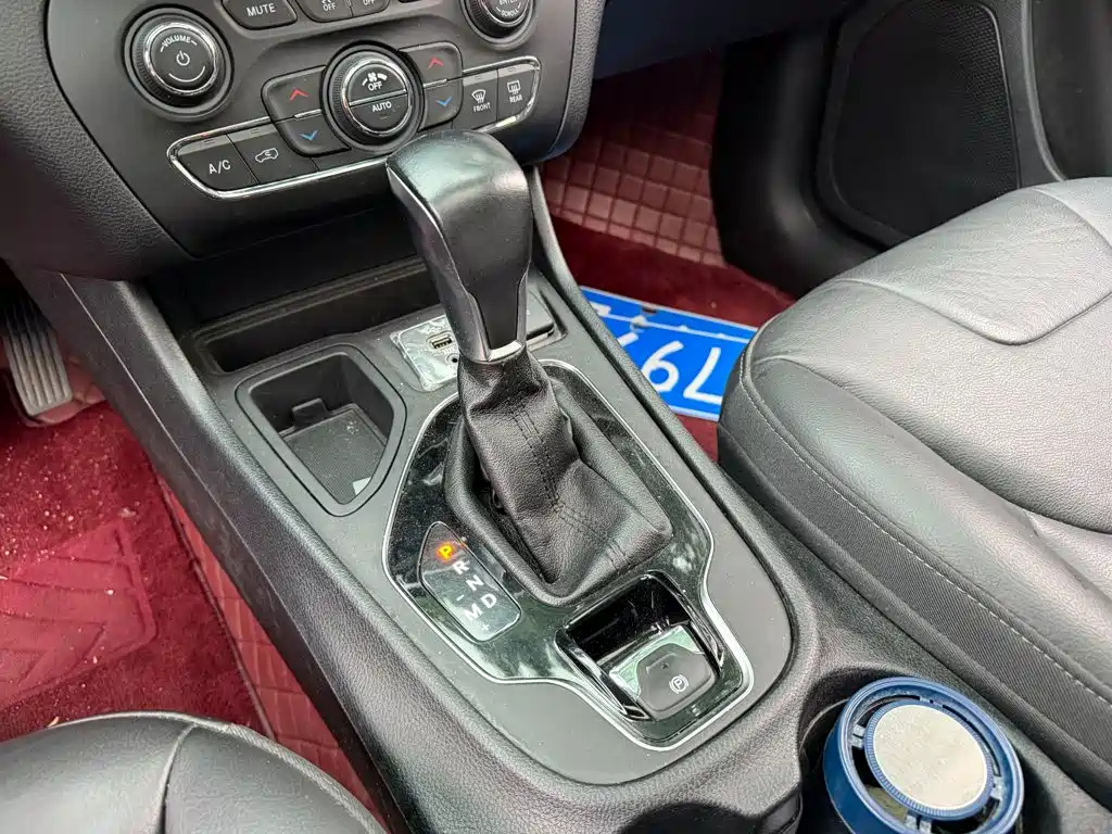 Jeep Cherokee — миниатюра 9