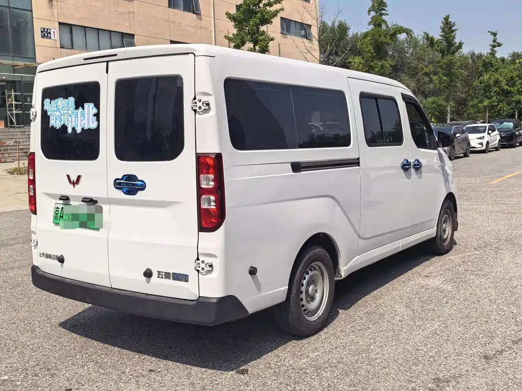 Wuling Yangguang — миниатюра 6