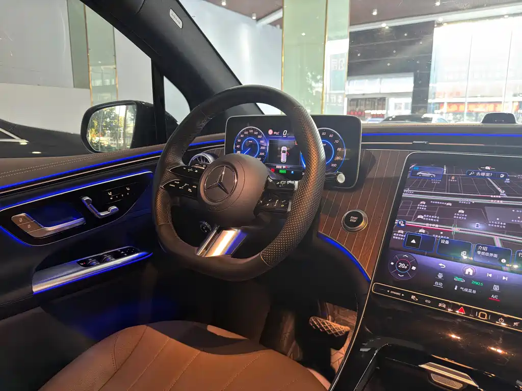Mercedes-Benz EQE SUV — миниатюра 6