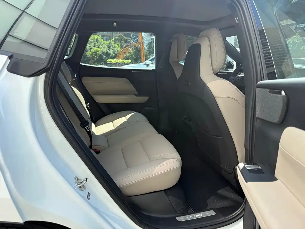 Volvo XC70 PHEV — миниатюра 9
