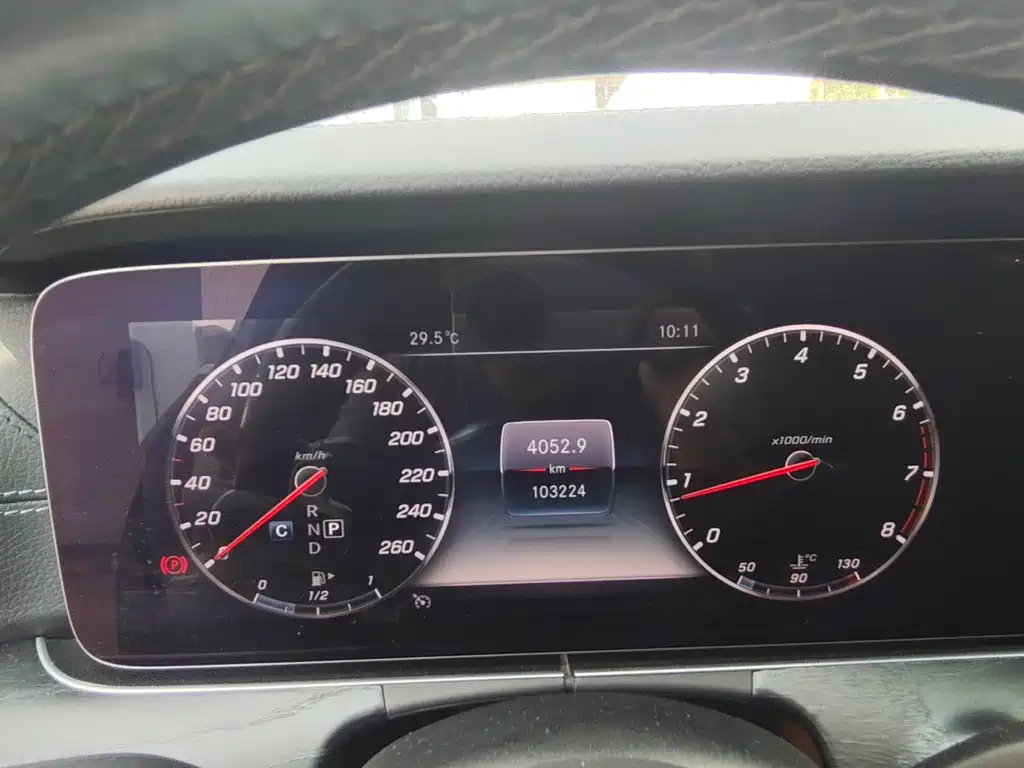 Mercedes-Benz E-Class — миниатюра 9
