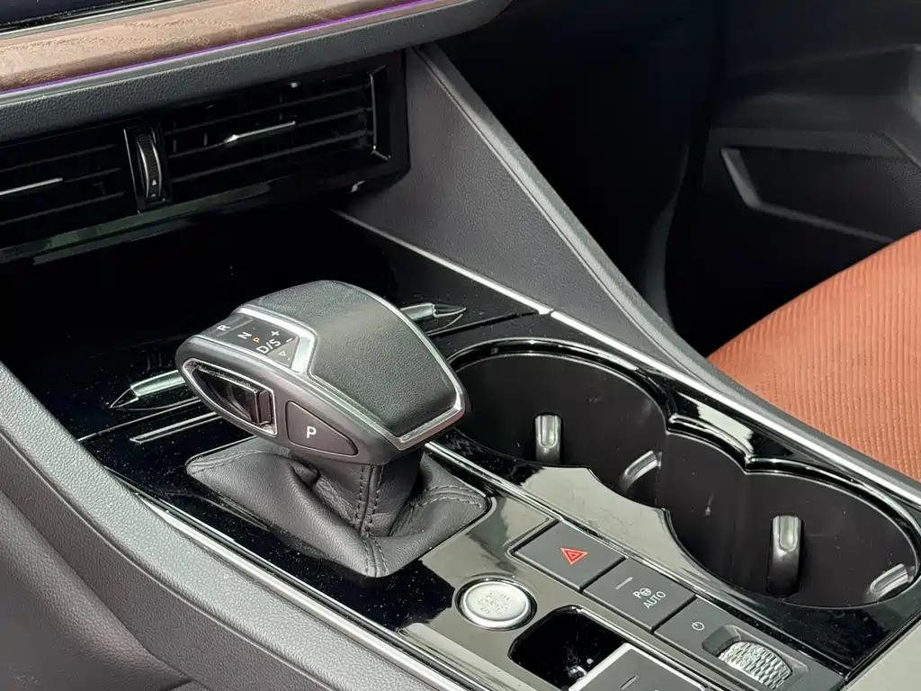 Volkswagen Touareg — миниатюра 8