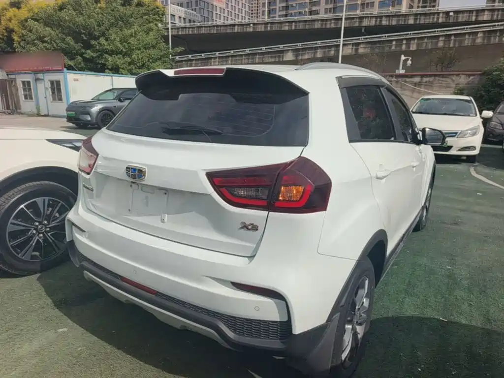 Geely Vision X3 — миниатюра 7