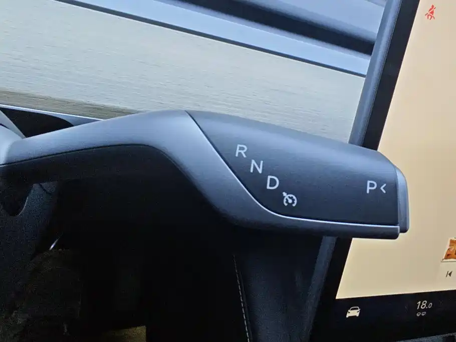 Tesla Model Y — миниатюра 16