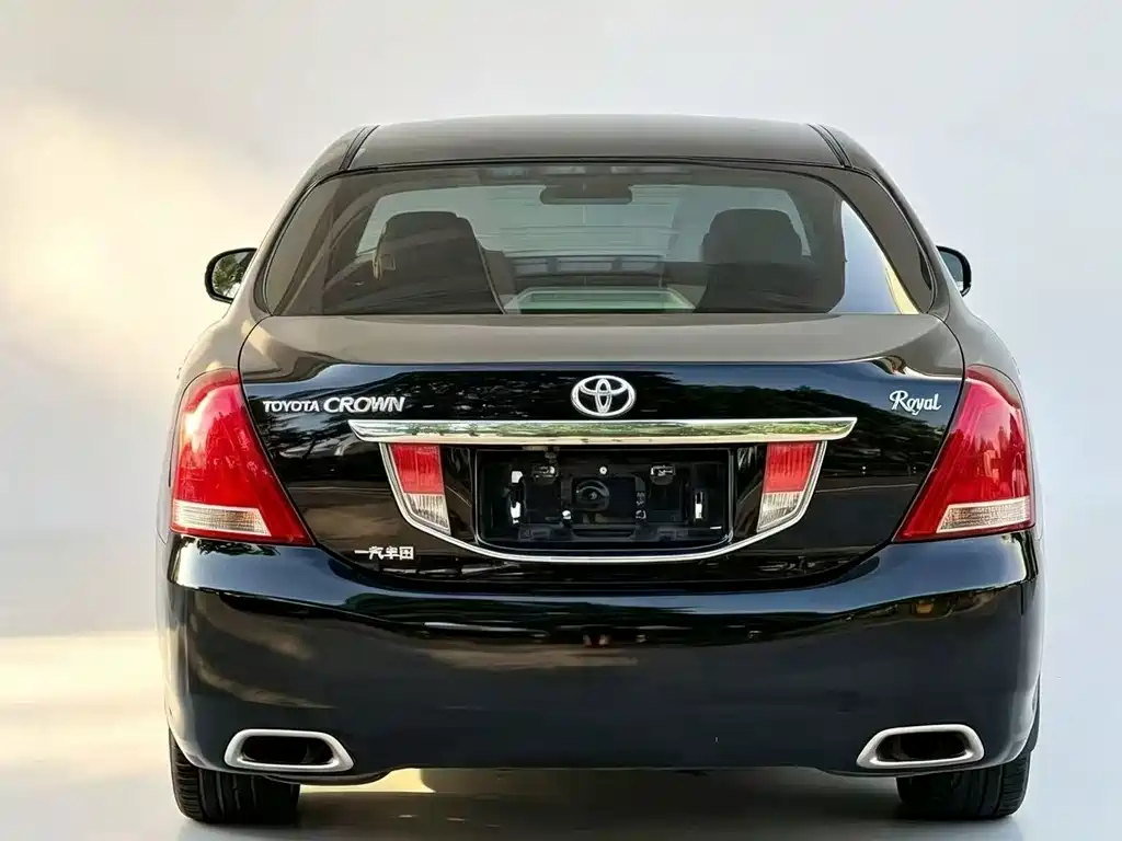 Toyota Crown — миниатюра 8