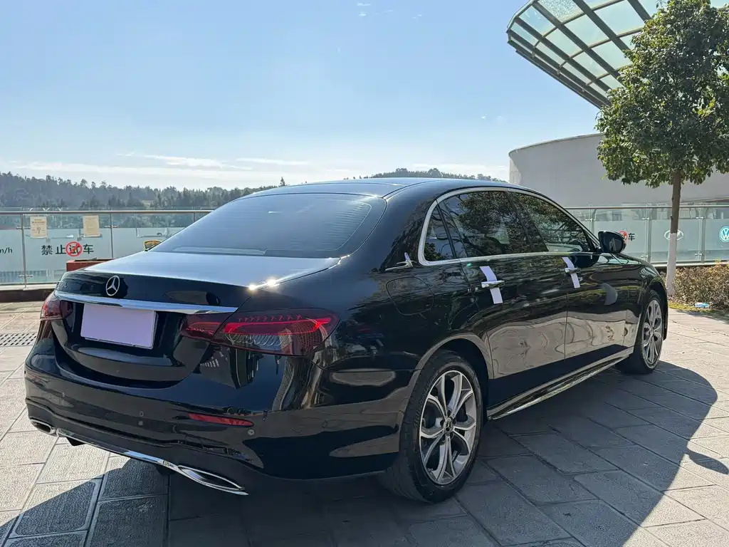 MERCEDES-BENZ E CLASS