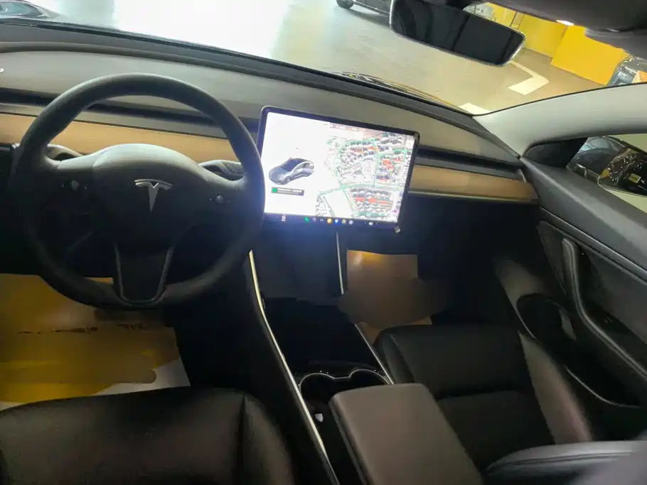 Tesla Model 3 — миниатюра 12