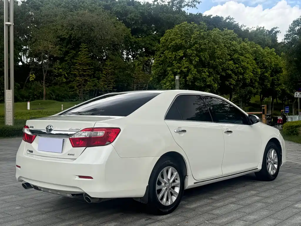 Toyota Camry — миниатюра 11