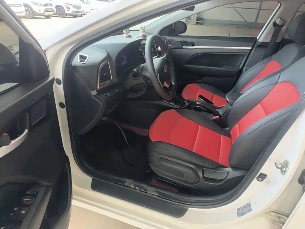 Hyundai Elantra — миниатюра 16