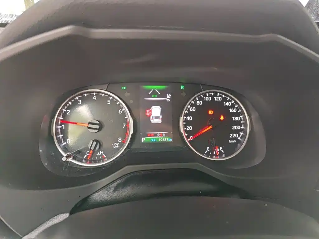 Toyota RAV4 — миниатюра 12