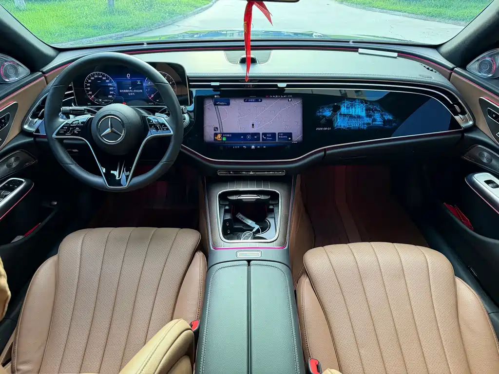 Mercedes-Benz E-Class — миниатюра 6