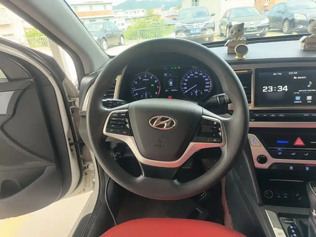 Hyundai Elantra — миниатюра 11