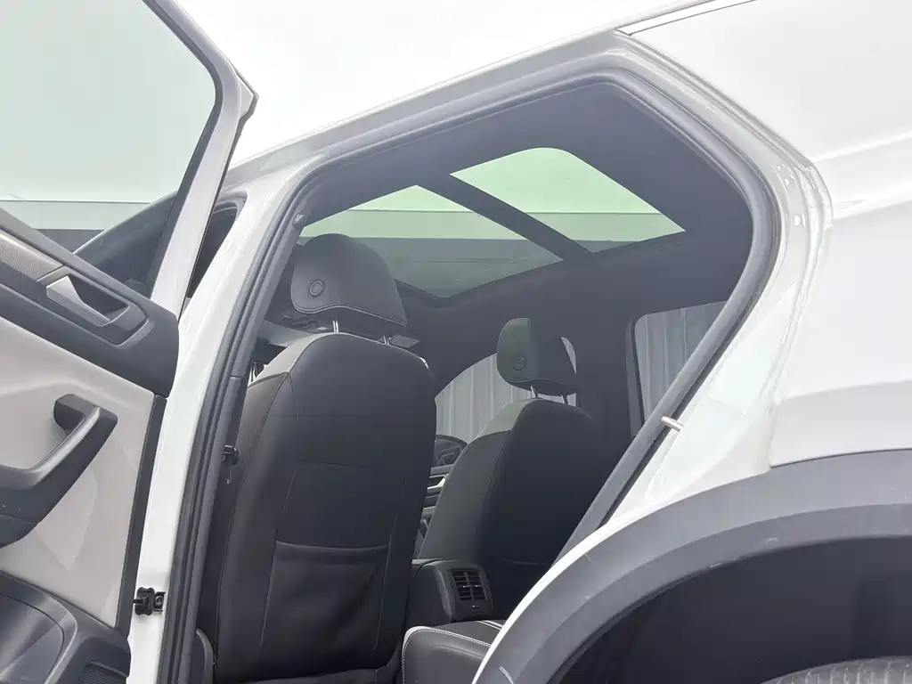 Volkswagen T-Roc — миниатюра 14