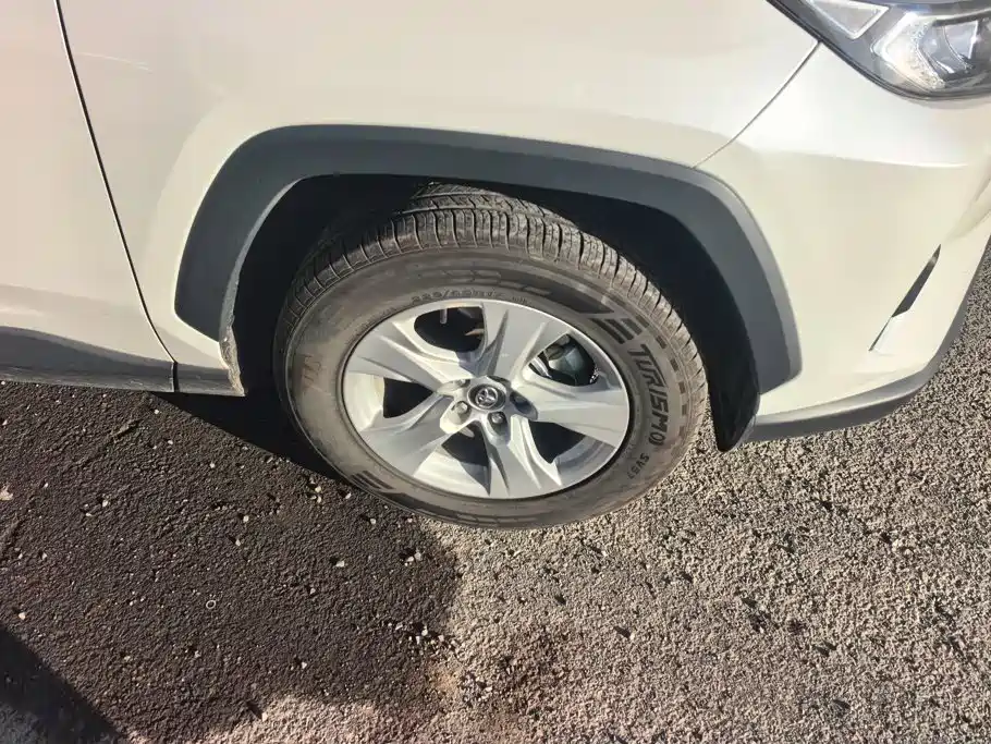 Toyota RAV4 — миниатюра 6