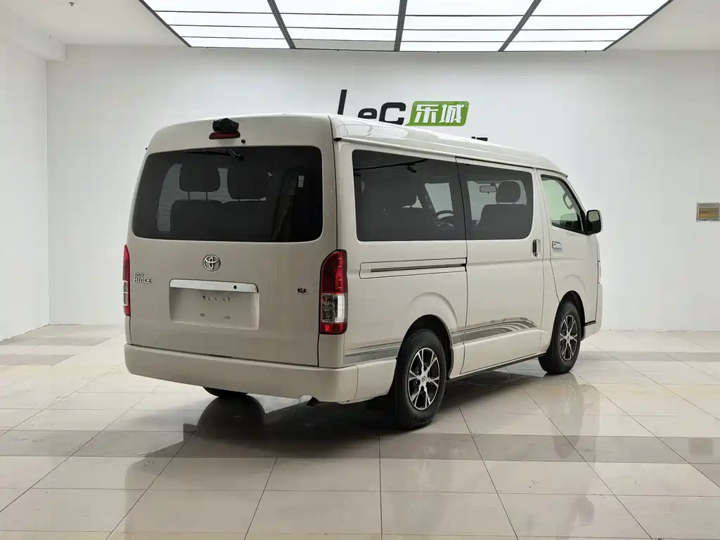 Toyota Hiace — миниатюра 5
