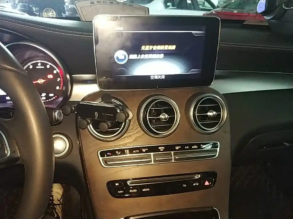 Mercedes-Benz GLC — миниатюра 13
