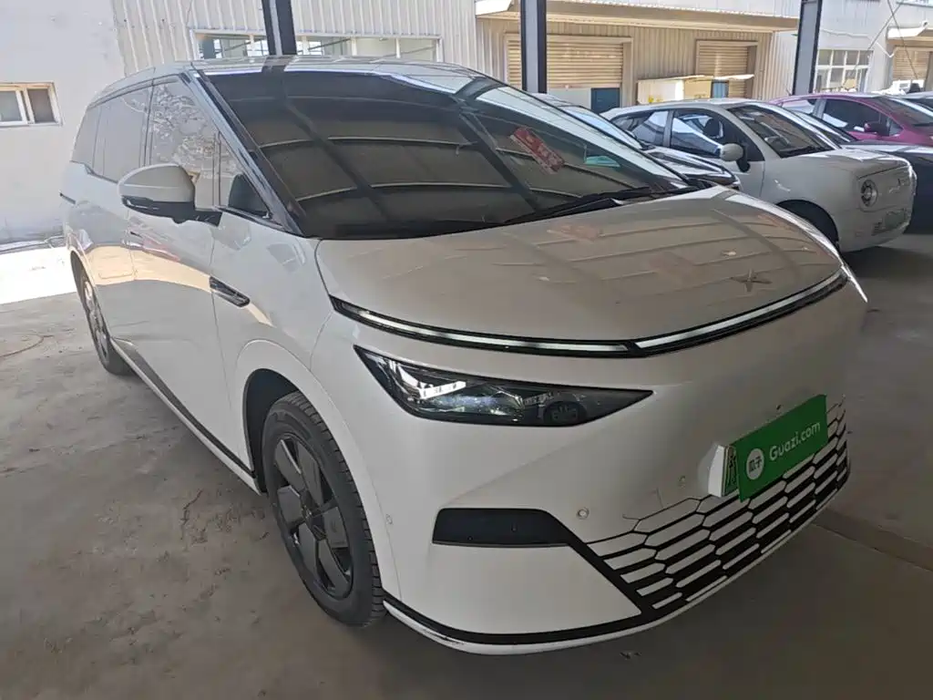 XPeng X9 — миниатюра 4