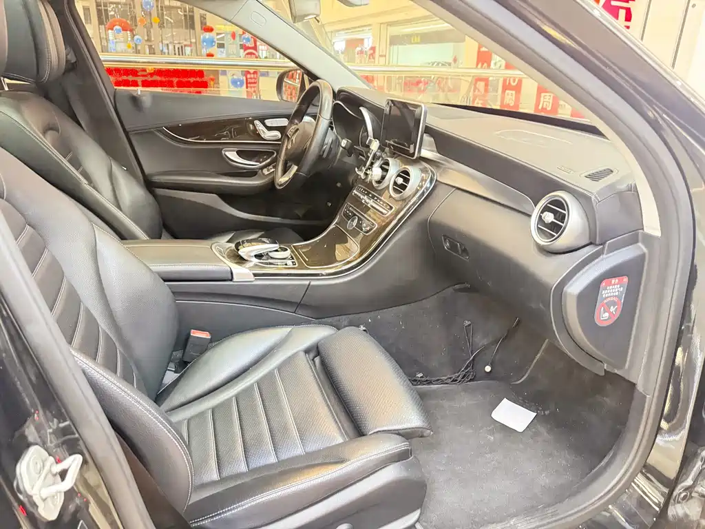 Mercedes-Benz C-Class — миниатюра 6