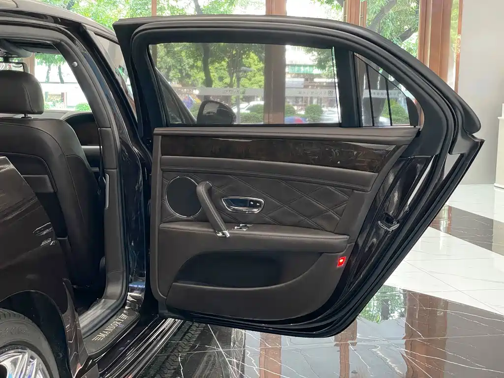 Bentley Flying Spur — миниатюра 26