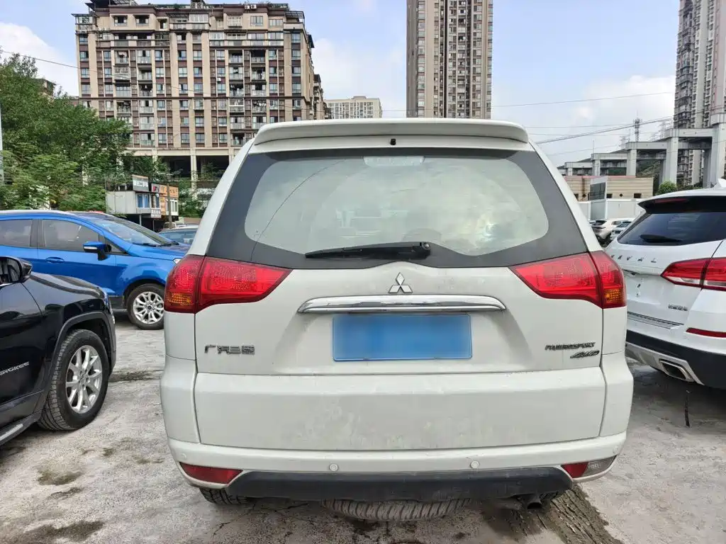 Mitsubishi Pajero Sport — миниатюра 6
