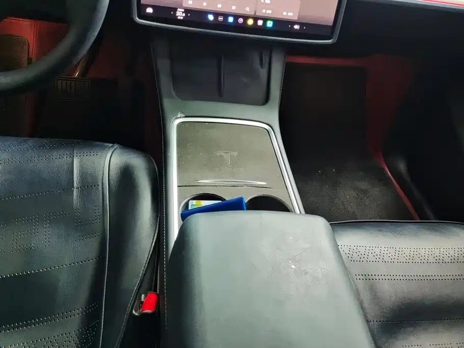 Tesla Model Y — миниатюра 16