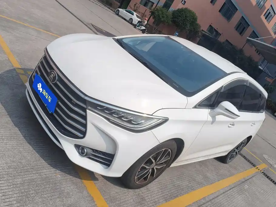 BYD MAX