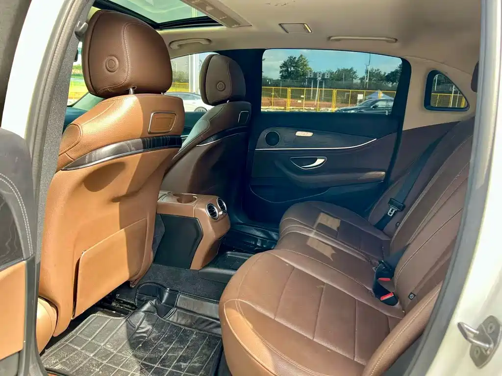 Mercedes-Benz E-Class — миниатюра 10