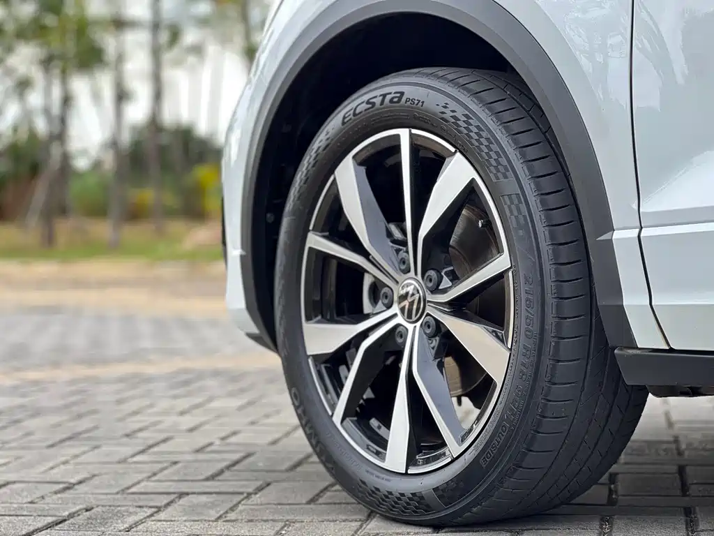 VOLKSWAGEN T ROC EXPLORING SONGS