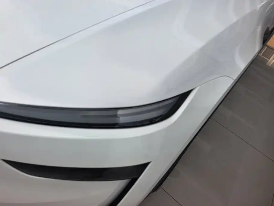 Tesla Model Y — миниатюра 5