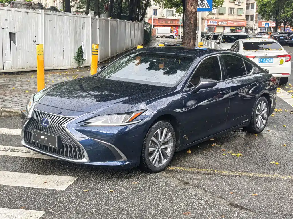 2020 Lexus ES - zdjęcie 1 z 9