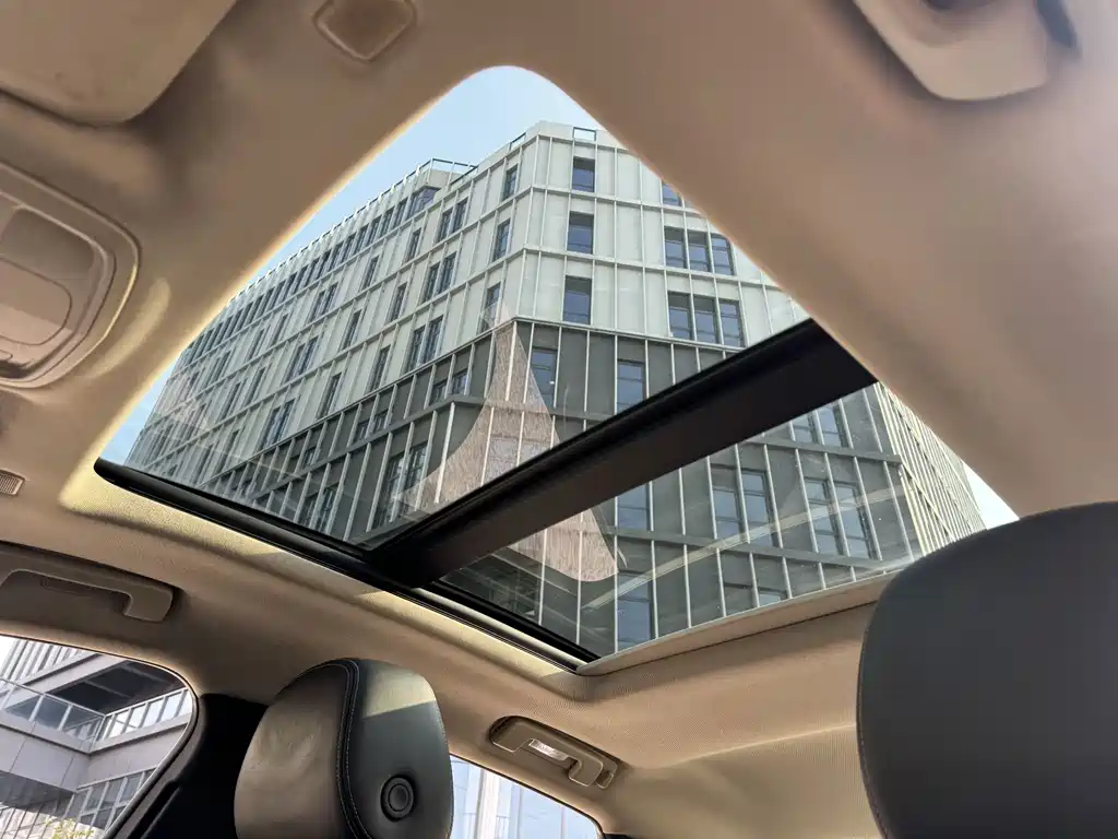 Cadillac XTS — миниатюра 8