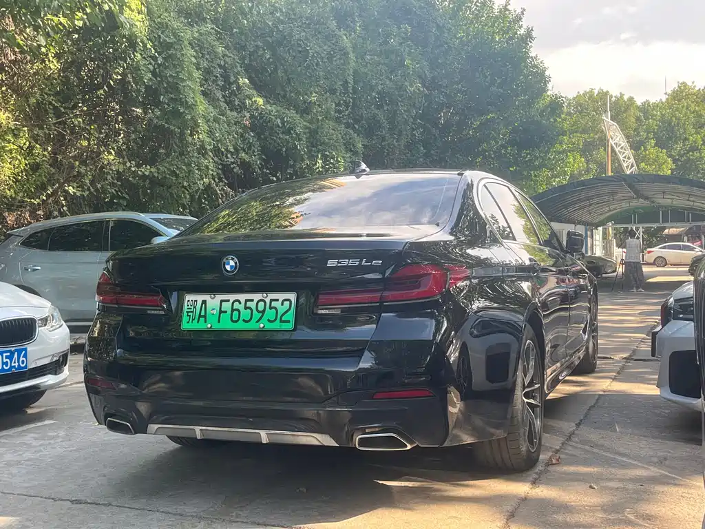 BMW 5 Series New Energy — миниатюра 11