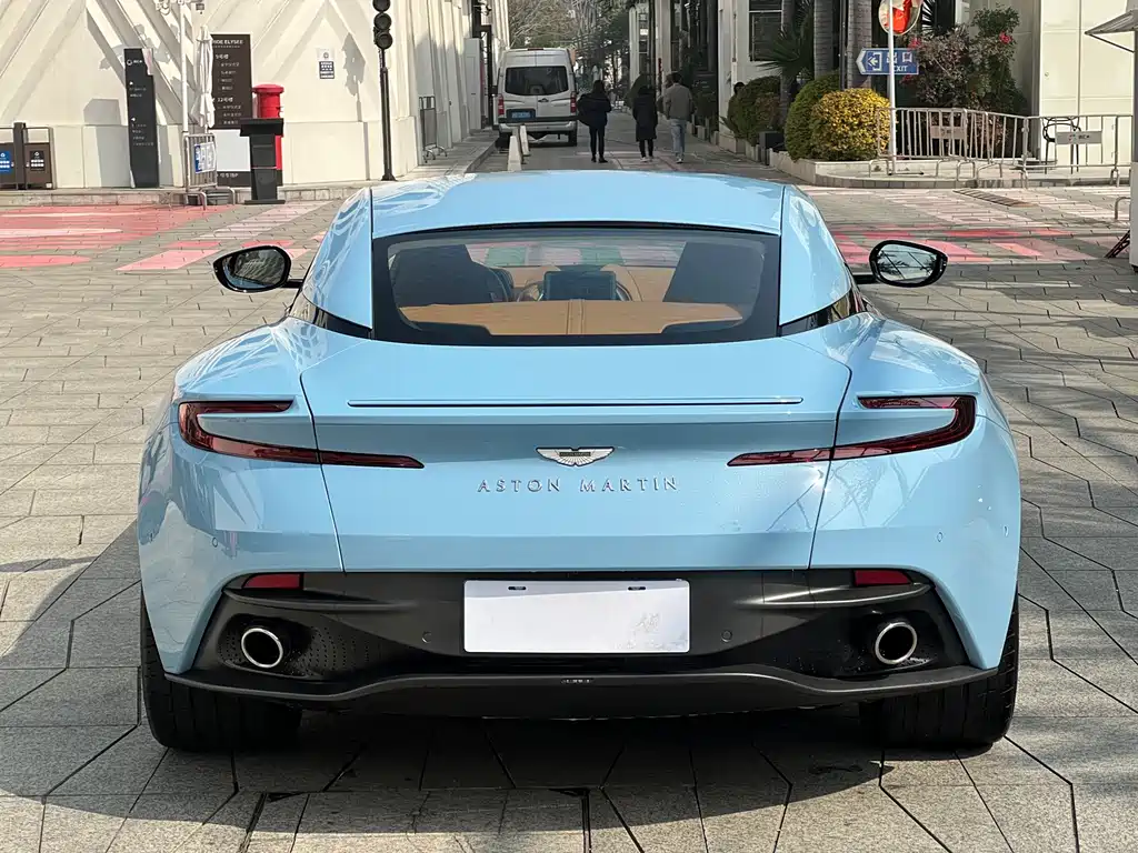 ASTON MARTIN DB11