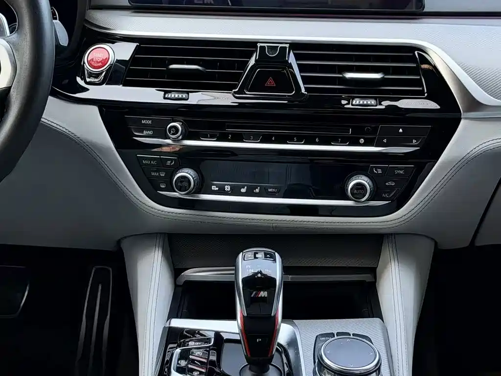 BMW M5 — миниатюра 10
