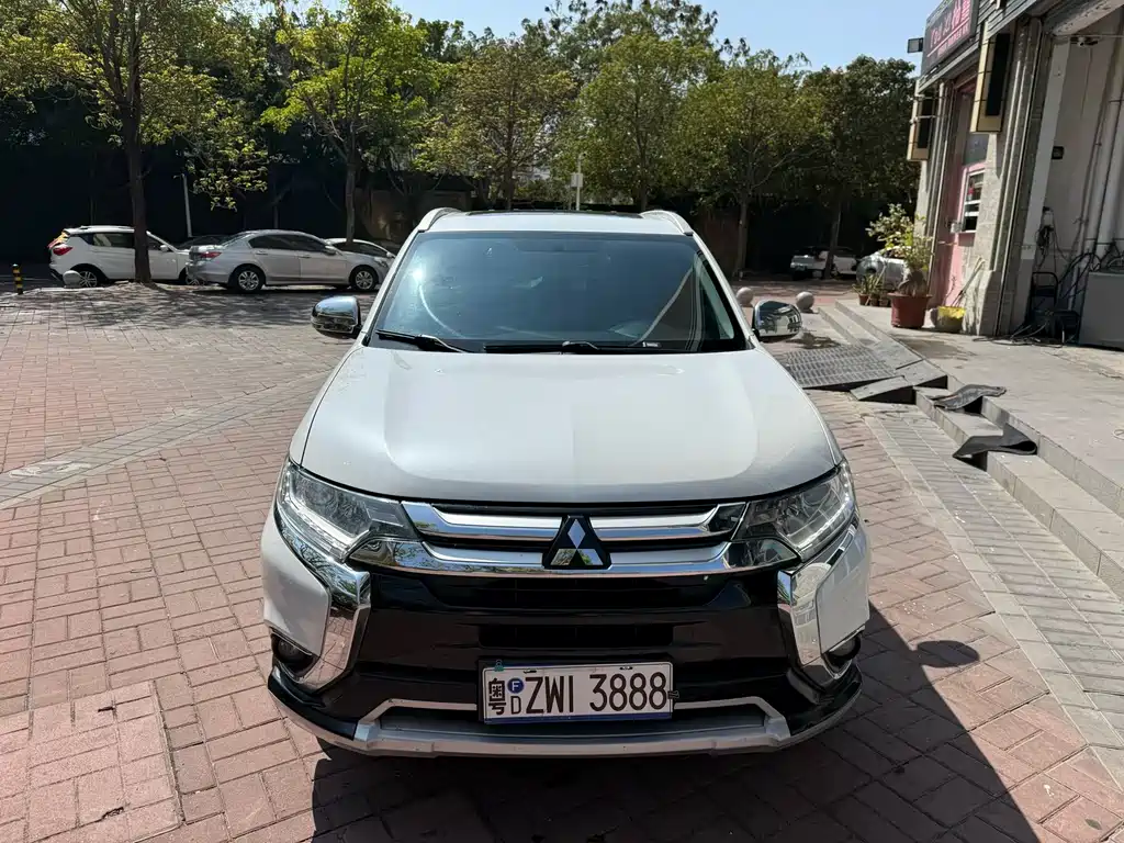 MITSUBISHI OUTLANDER