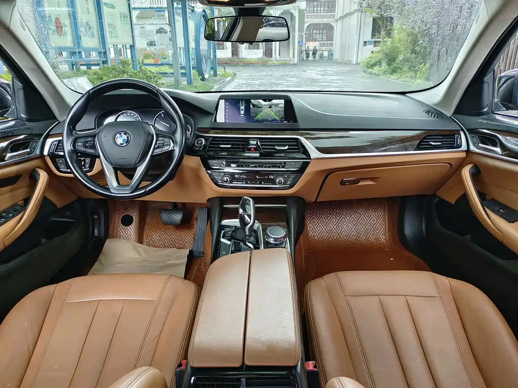 BMW 5 Series — миниатюра 8