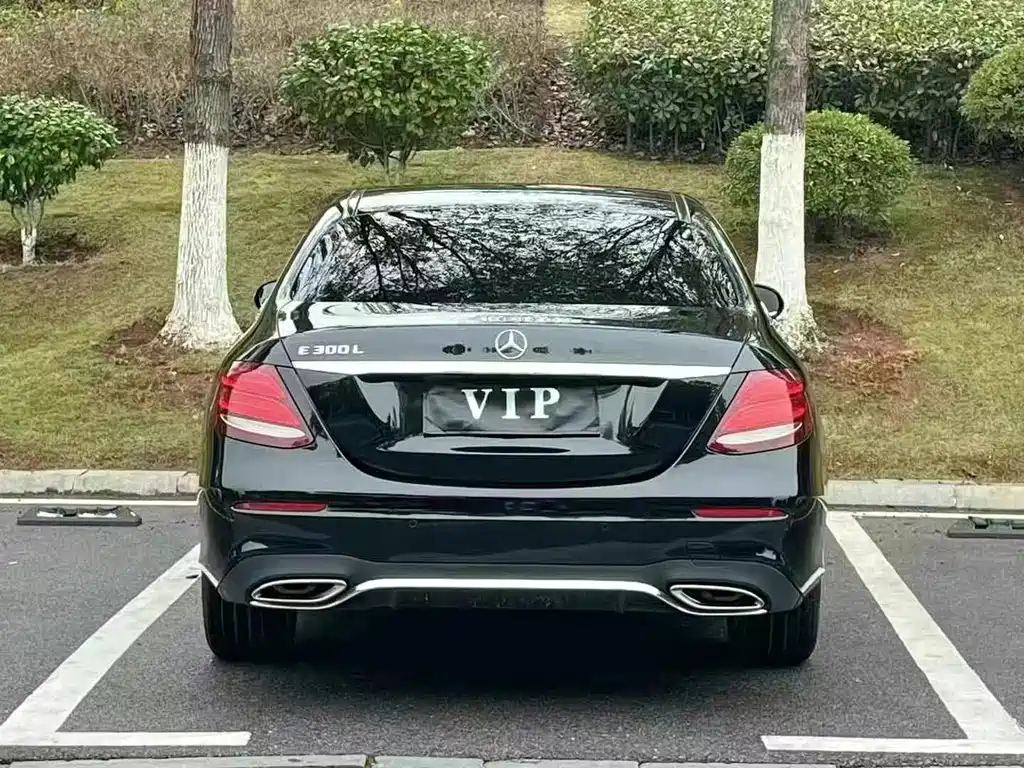 Mercedes-Benz E-Class — миниатюра 8