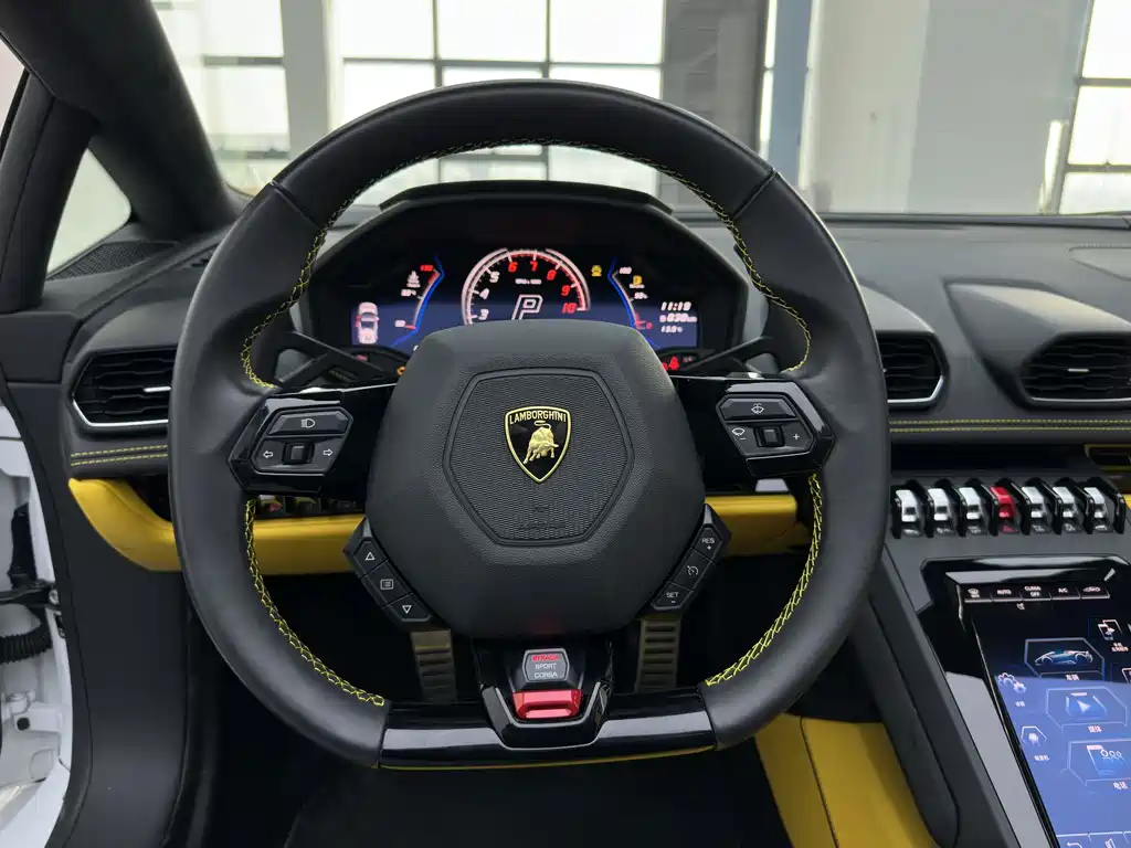 LAMBORGHINI HURACÁN