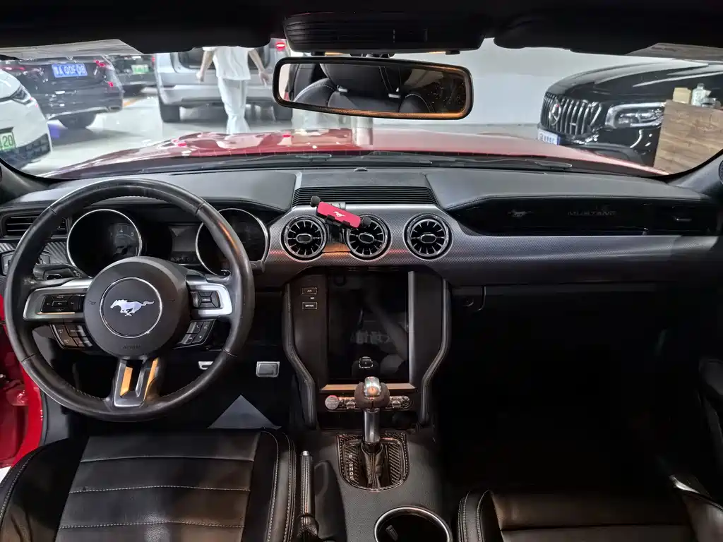 Ford Mustang — миниатюра 7