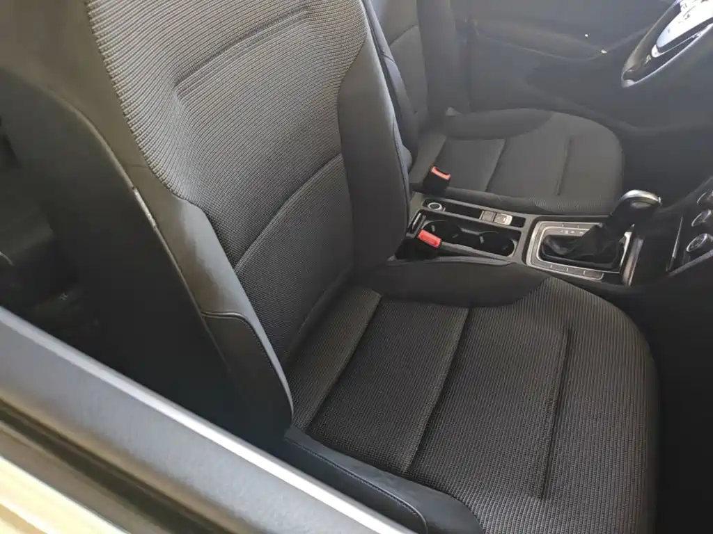 Volkswagen Golf — миниатюра 25