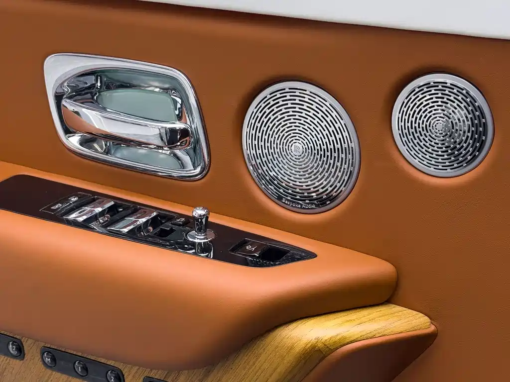 Rolls-Royce Cullinan — миниатюра 12