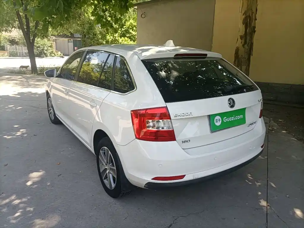 Skoda Rapid Spaceback — миниатюра 5