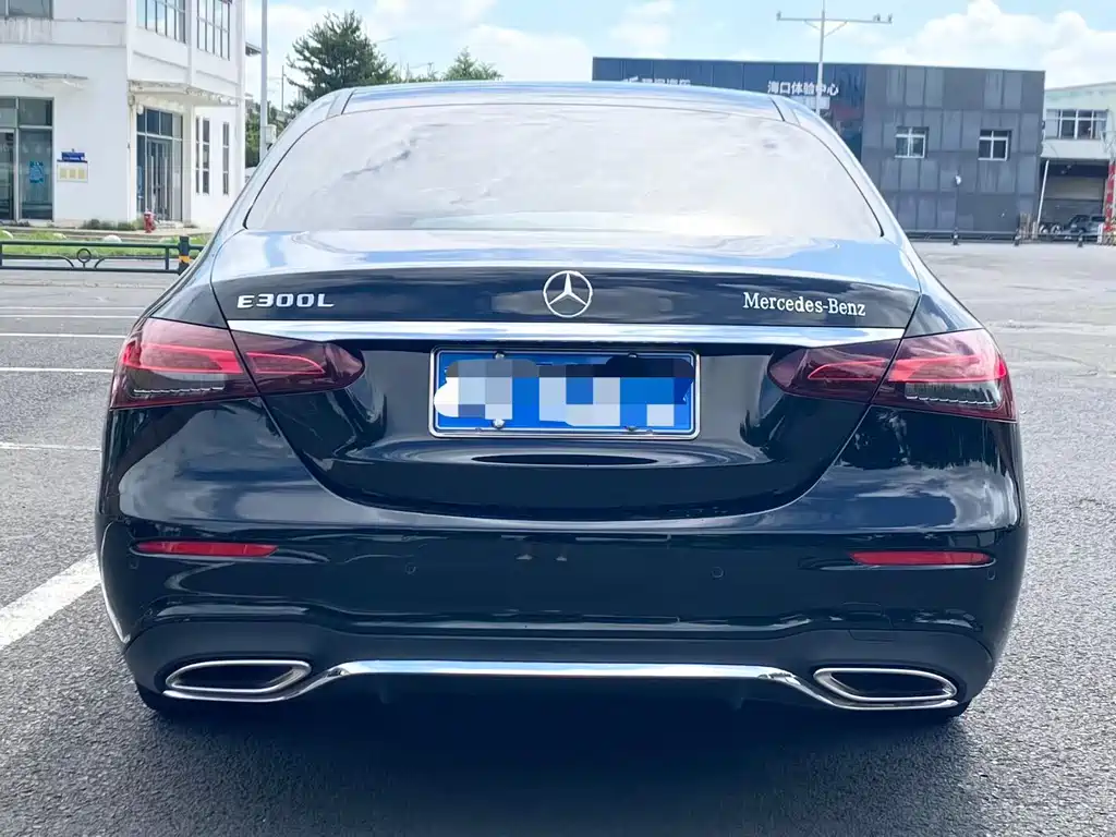 Mercedes-Benz E-Class — миниатюра 5