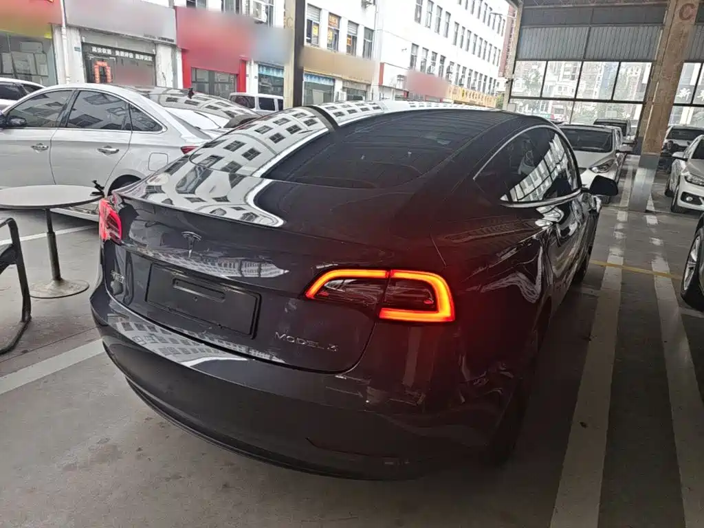 Tesla Model 3 — миниатюра 7