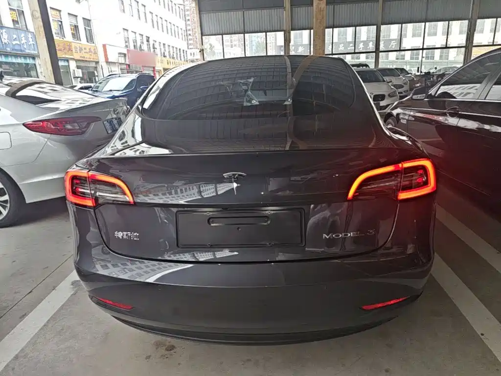 Tesla Model 3 — миниатюра 6