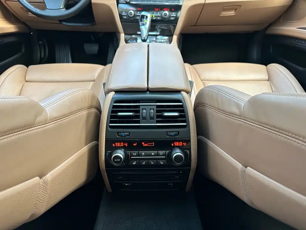 BMW 7 Series — миниатюра 23