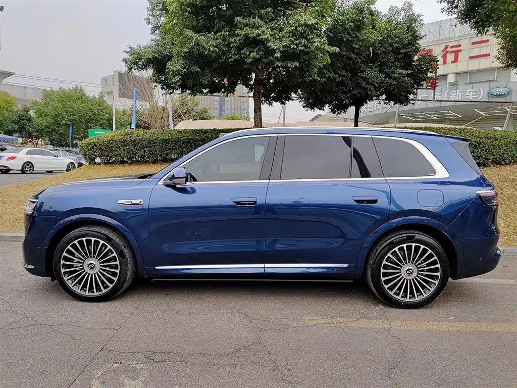 AITO ASK THE WORLD M8