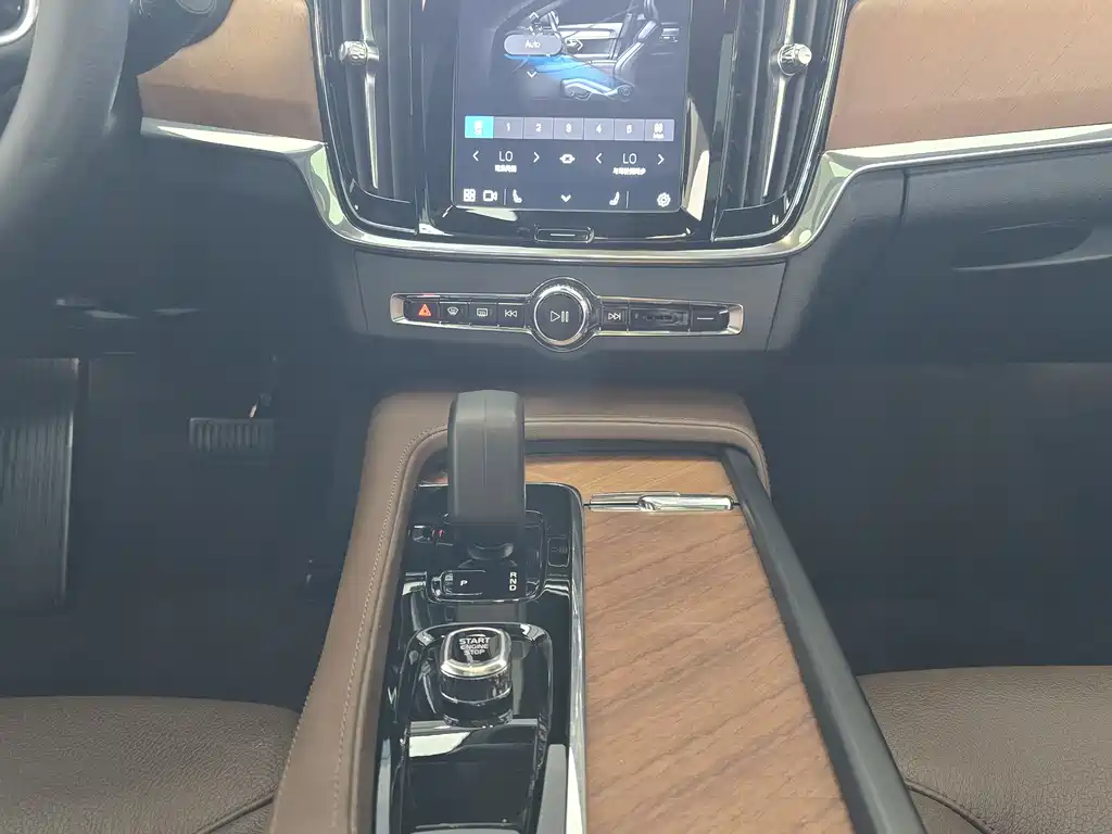 Volvo S90 2025 B5 Luxury