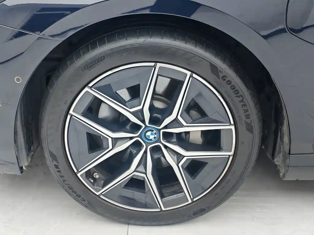 BMW i5 — миниатюра 8